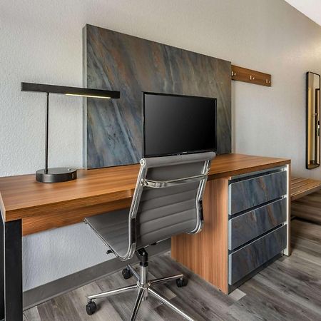 Quality Inn & Suites Manhattan Extérieur photo