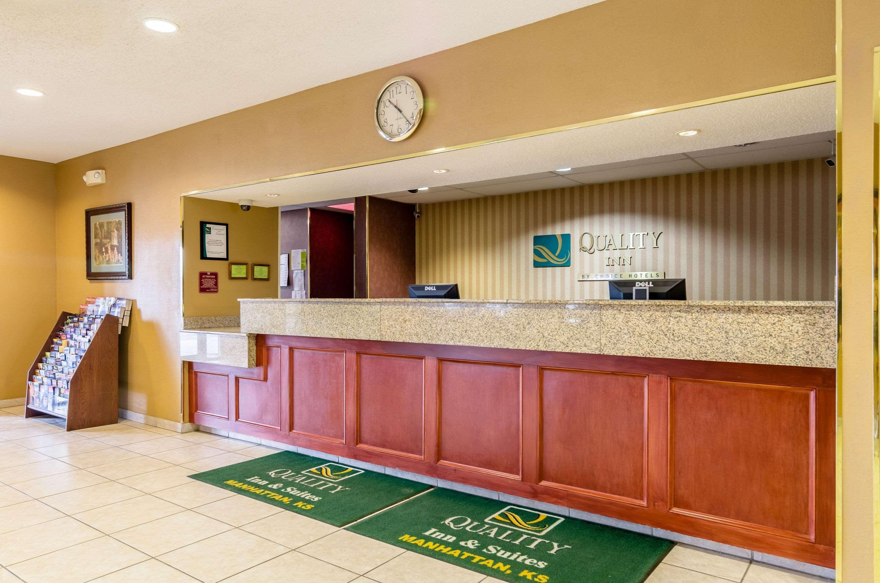 Quality Inn & Suites Manhattan Extérieur photo