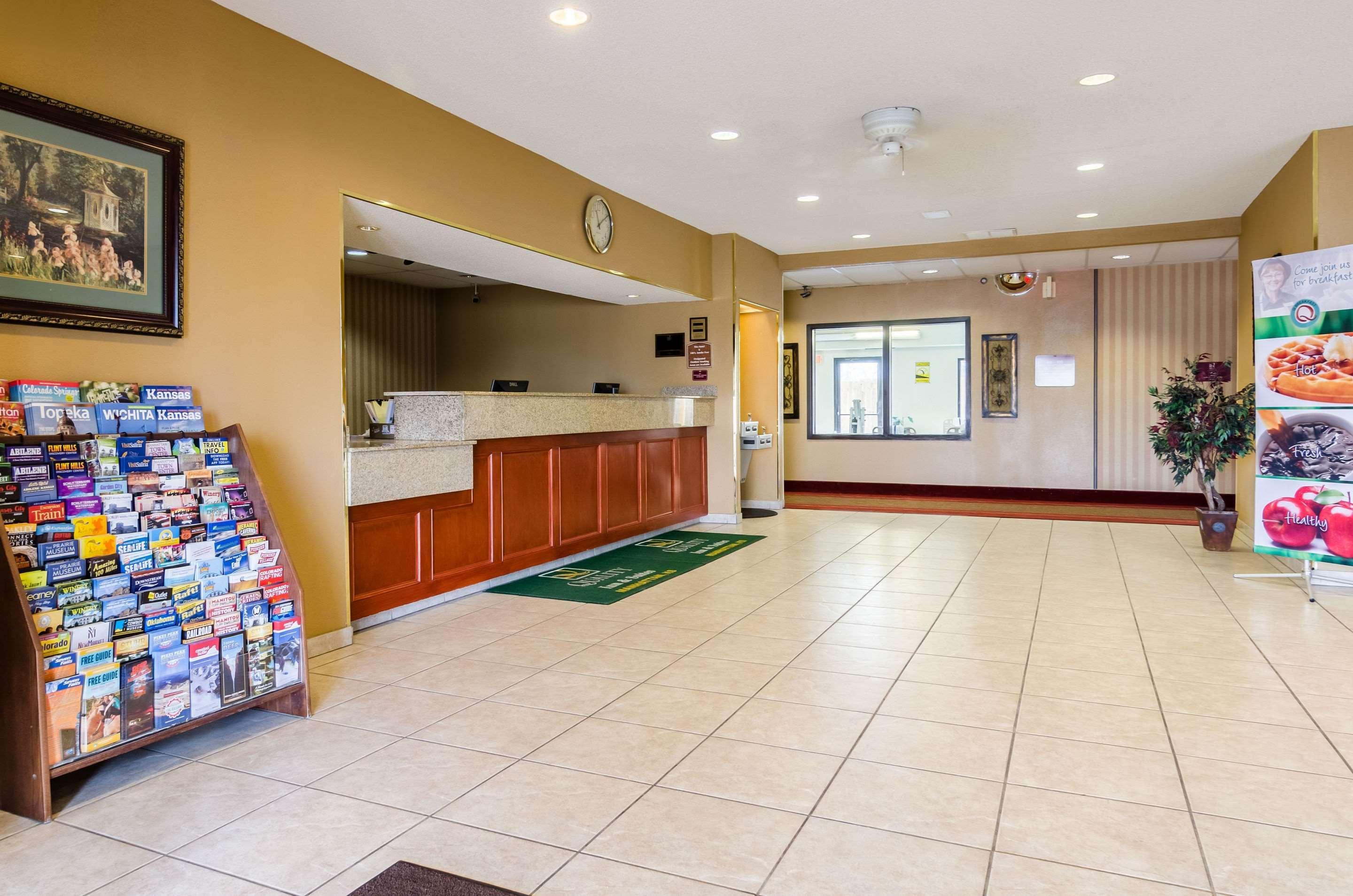 Quality Inn & Suites Manhattan Extérieur photo