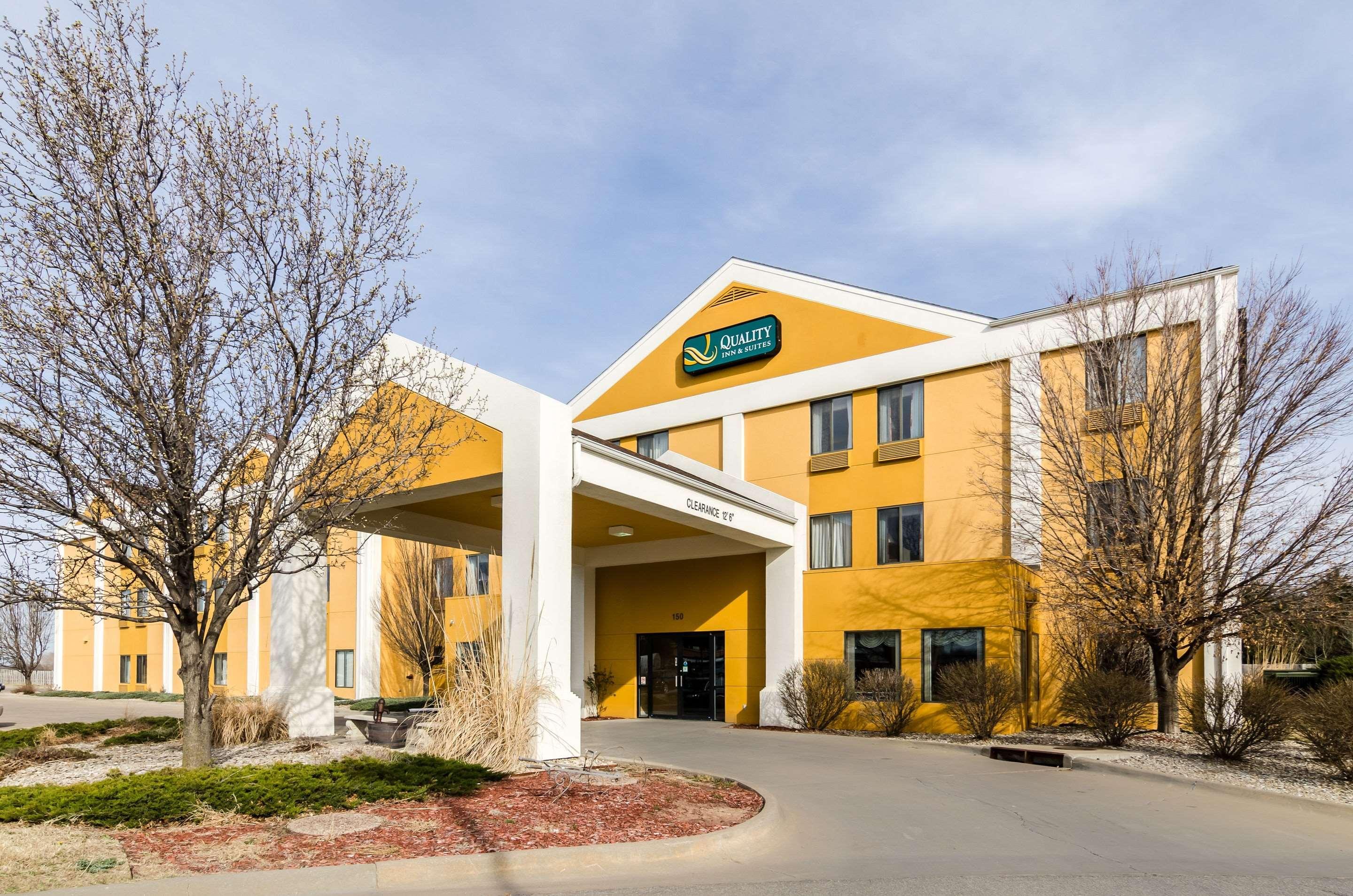 Quality Inn & Suites Manhattan Extérieur photo