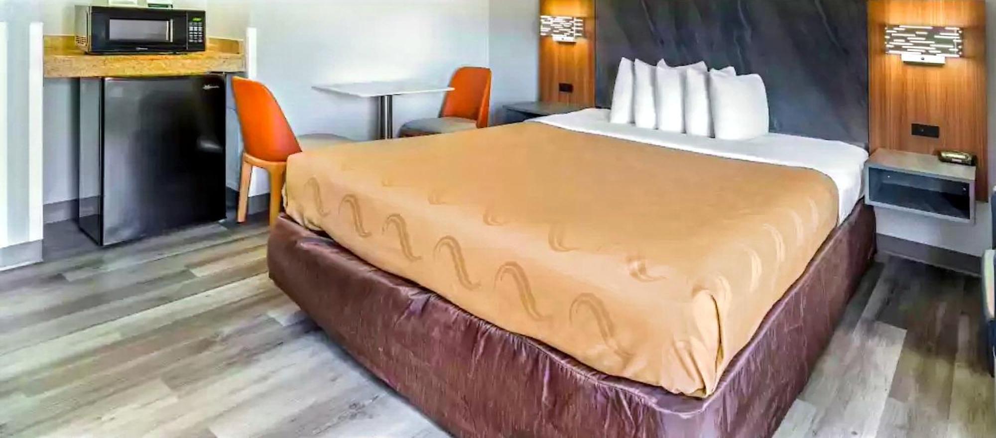 Quality Inn & Suites Manhattan Extérieur photo