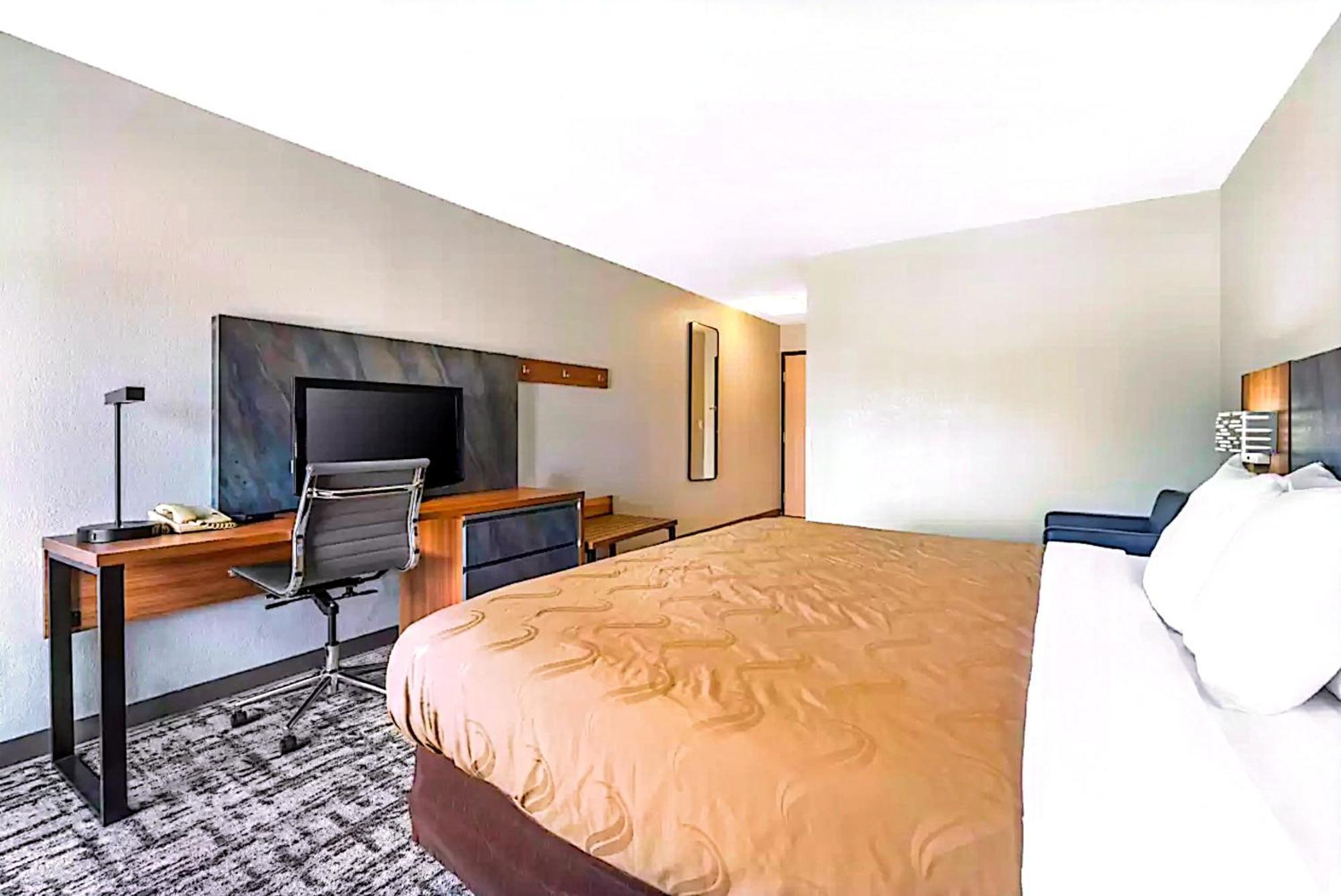 Quality Inn & Suites Manhattan Extérieur photo