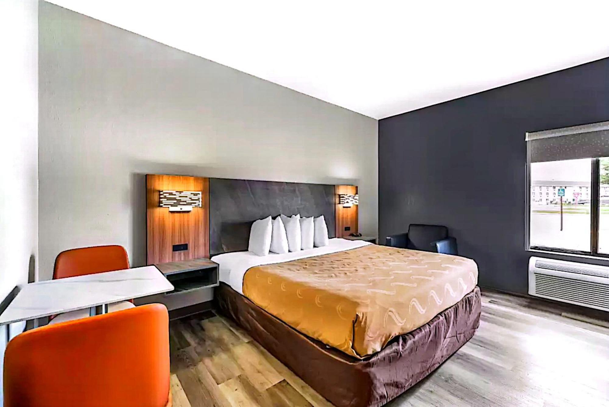 Quality Inn & Suites Manhattan Extérieur photo