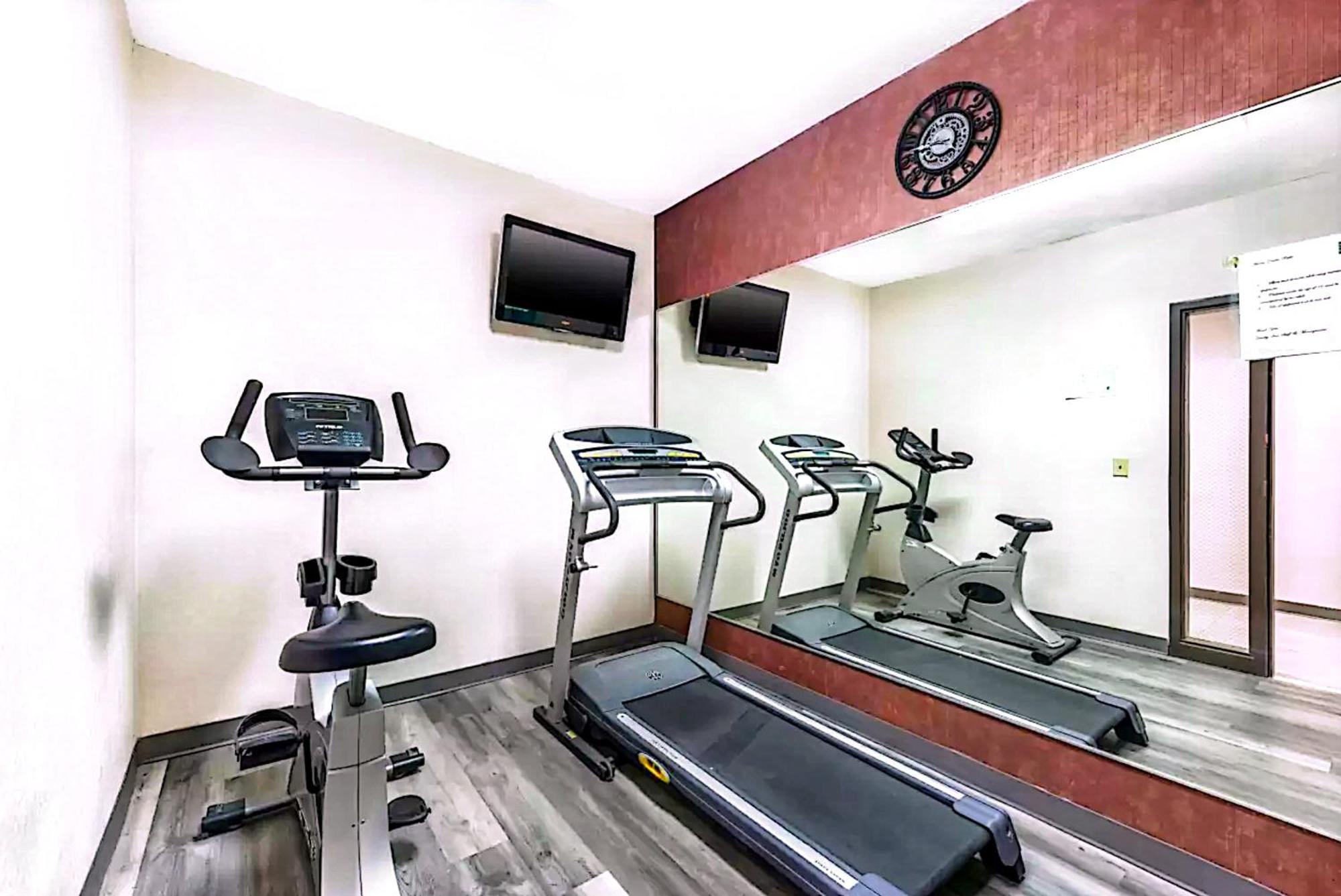 Quality Inn & Suites Manhattan Extérieur photo