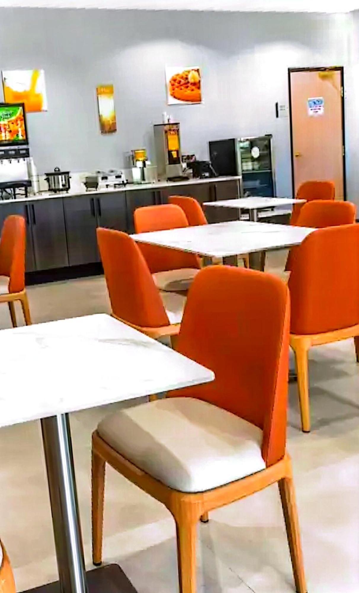 Quality Inn & Suites Manhattan Extérieur photo