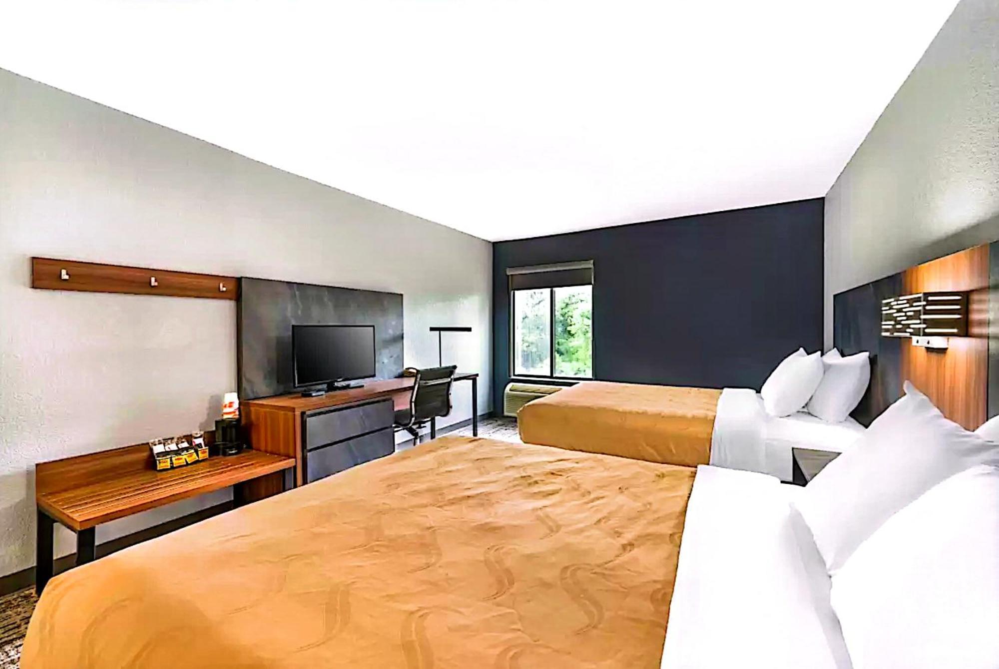 Quality Inn & Suites Manhattan Extérieur photo