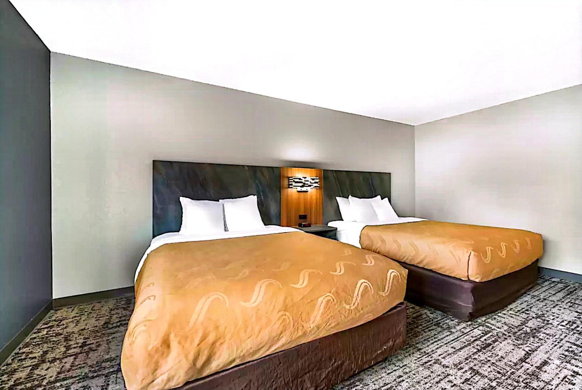 Quality Inn & Suites Manhattan Extérieur photo