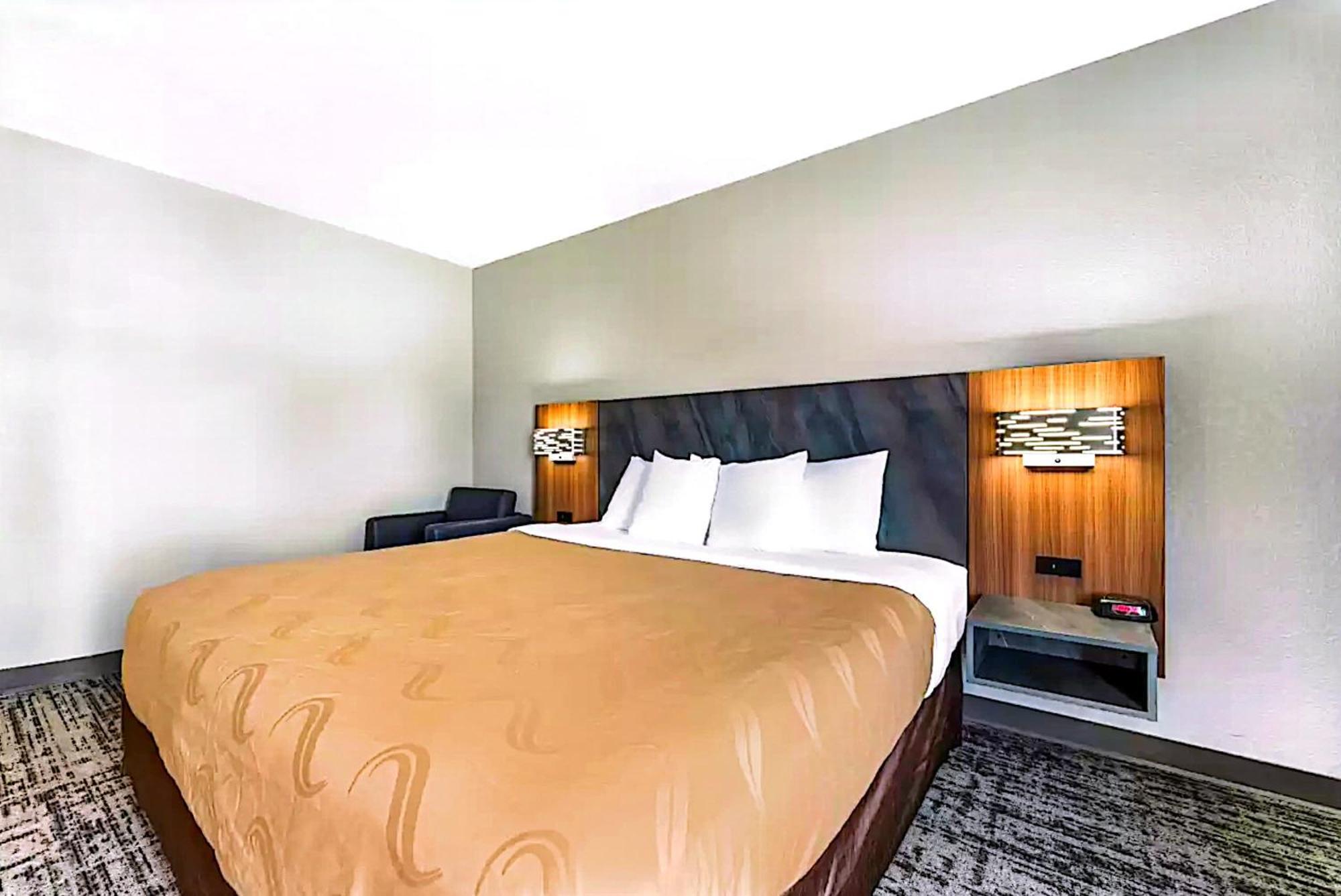 Quality Inn & Suites Manhattan Extérieur photo