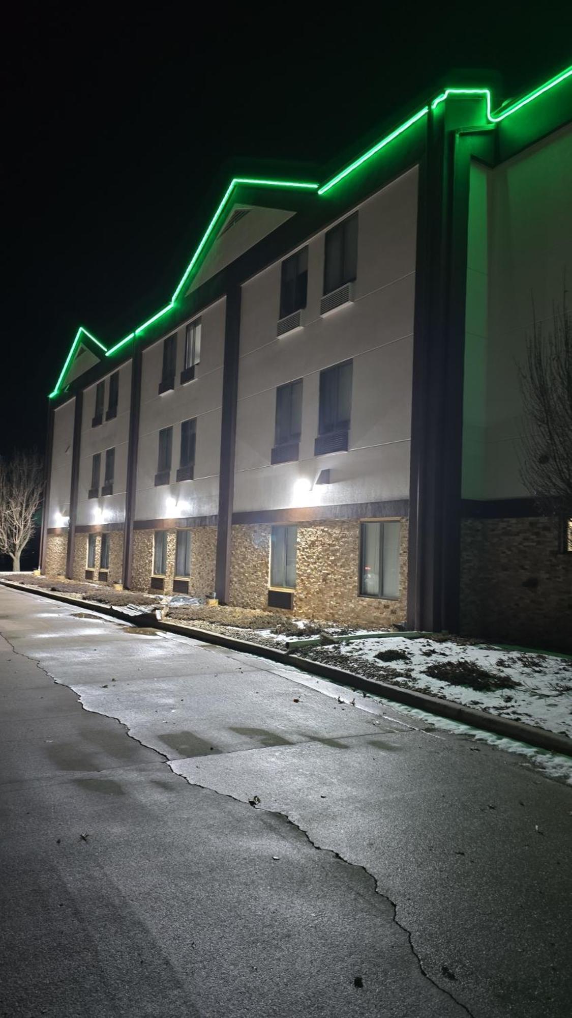Quality Inn & Suites Manhattan Extérieur photo