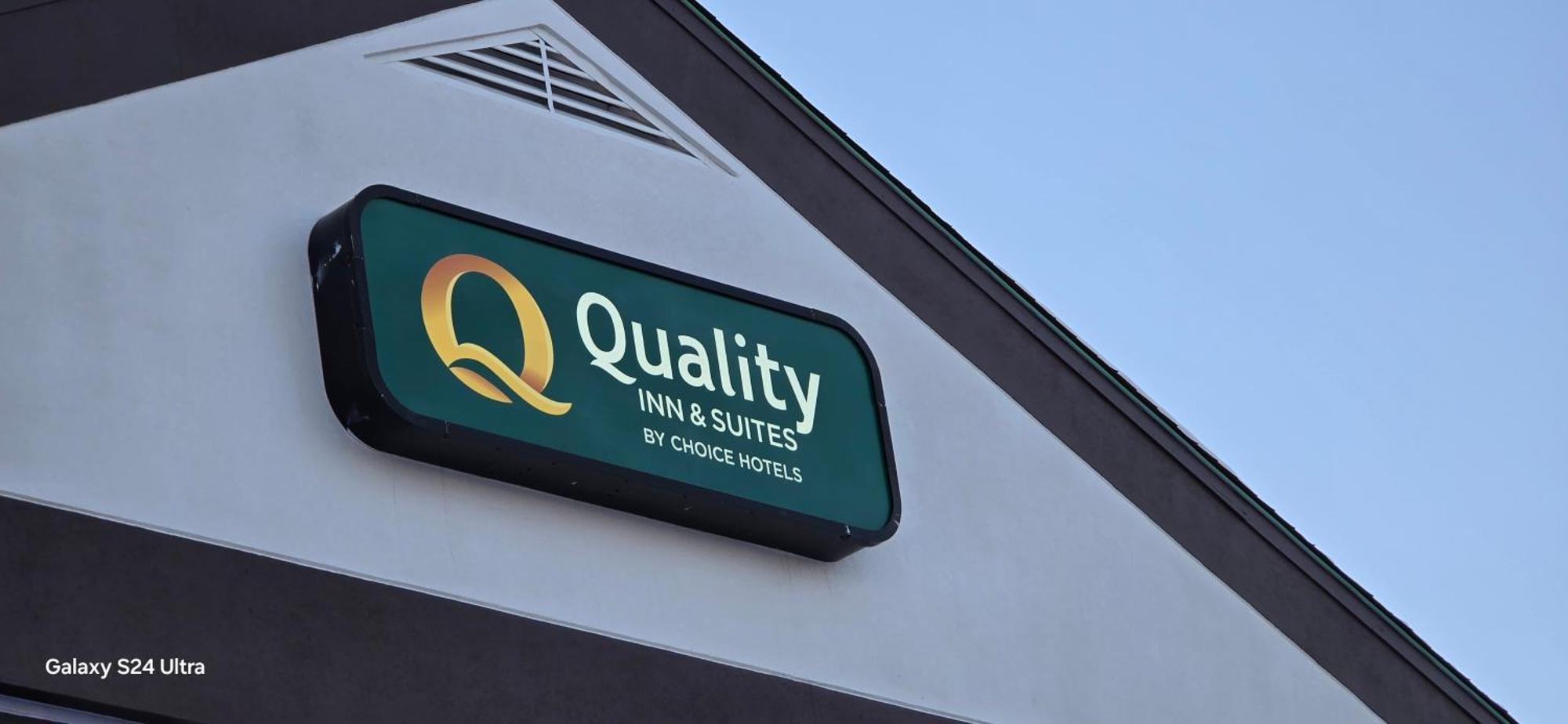 Quality Inn & Suites Manhattan Extérieur photo
