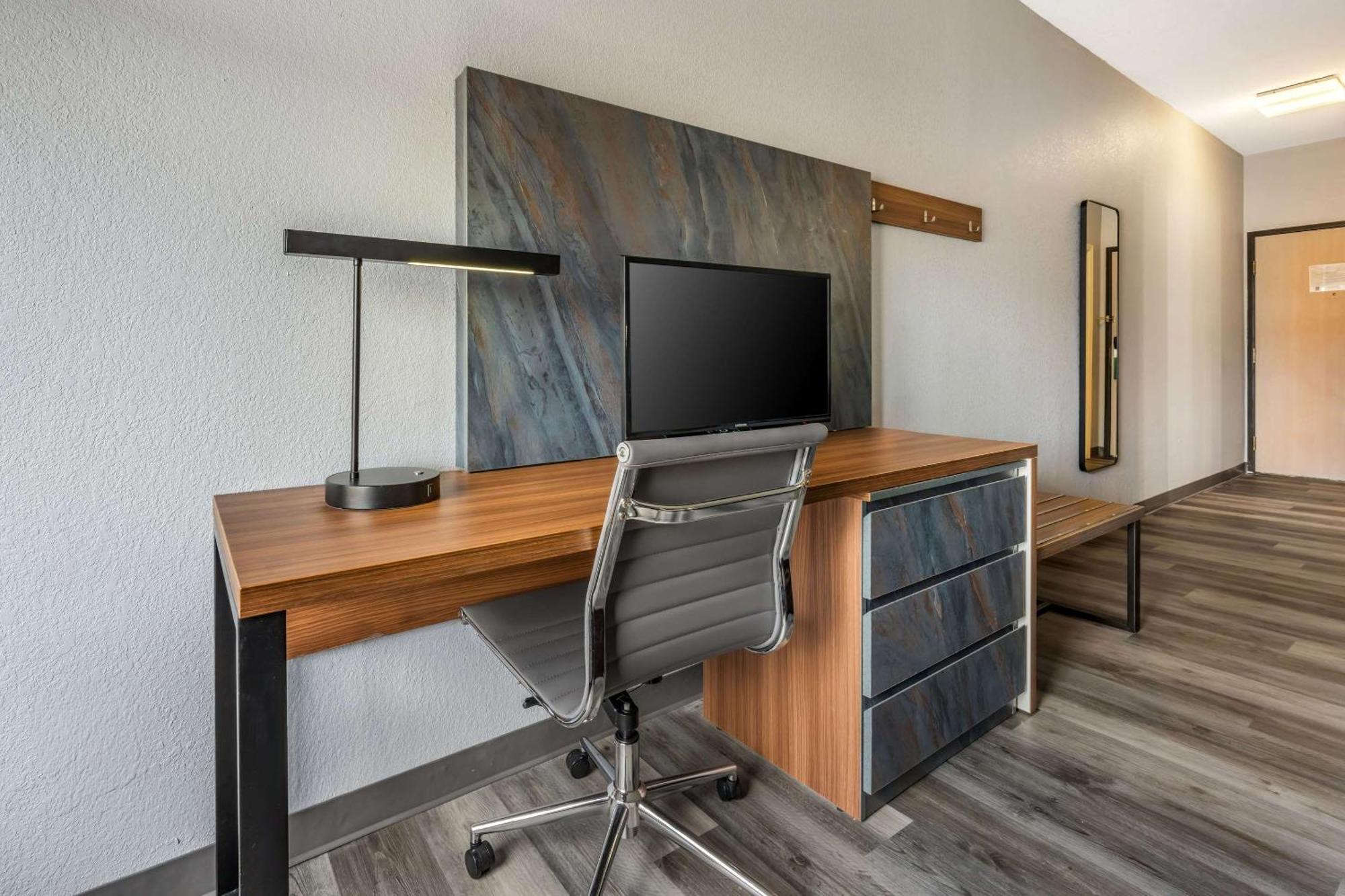 Quality Inn & Suites Manhattan Extérieur photo