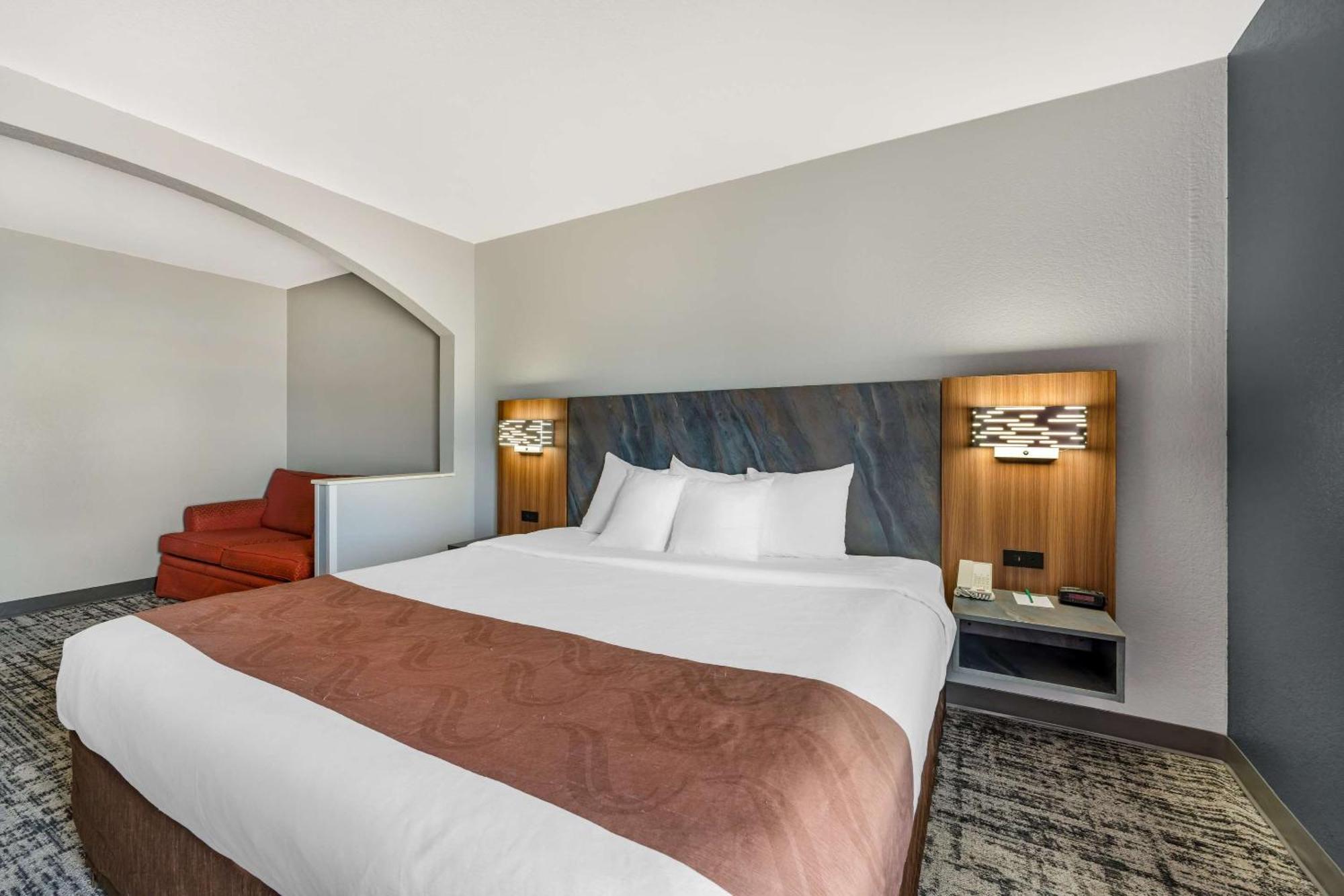 Quality Inn & Suites Manhattan Extérieur photo