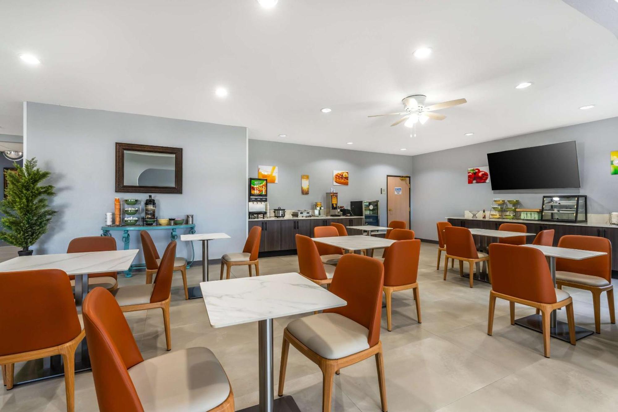 Quality Inn & Suites Manhattan Extérieur photo