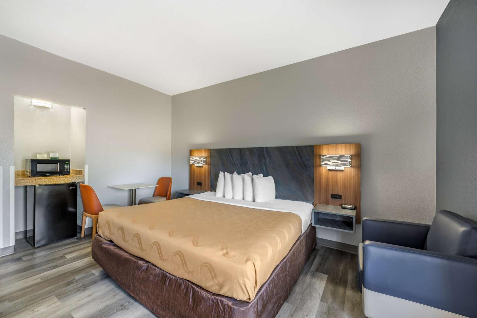 Quality Inn & Suites Manhattan Extérieur photo