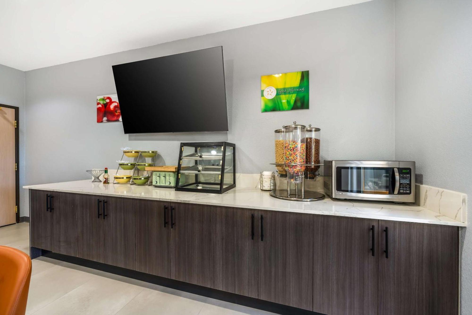 Quality Inn & Suites Manhattan Extérieur photo