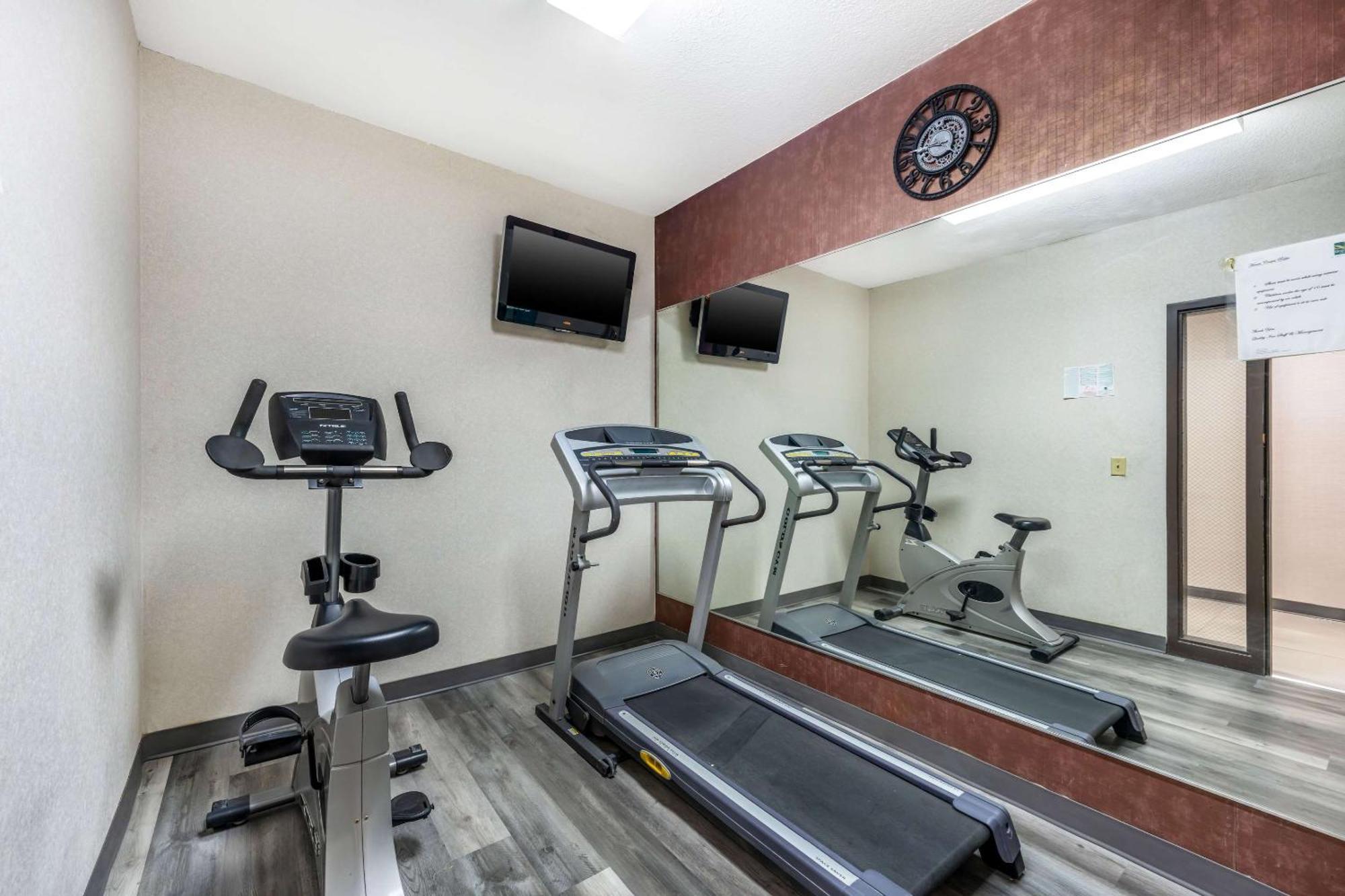 Quality Inn & Suites Manhattan Extérieur photo