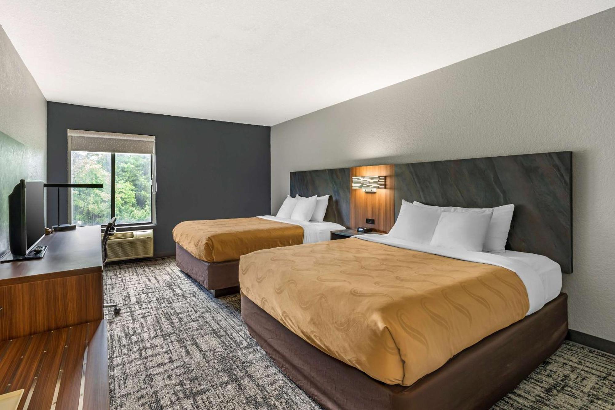Quality Inn & Suites Manhattan Extérieur photo