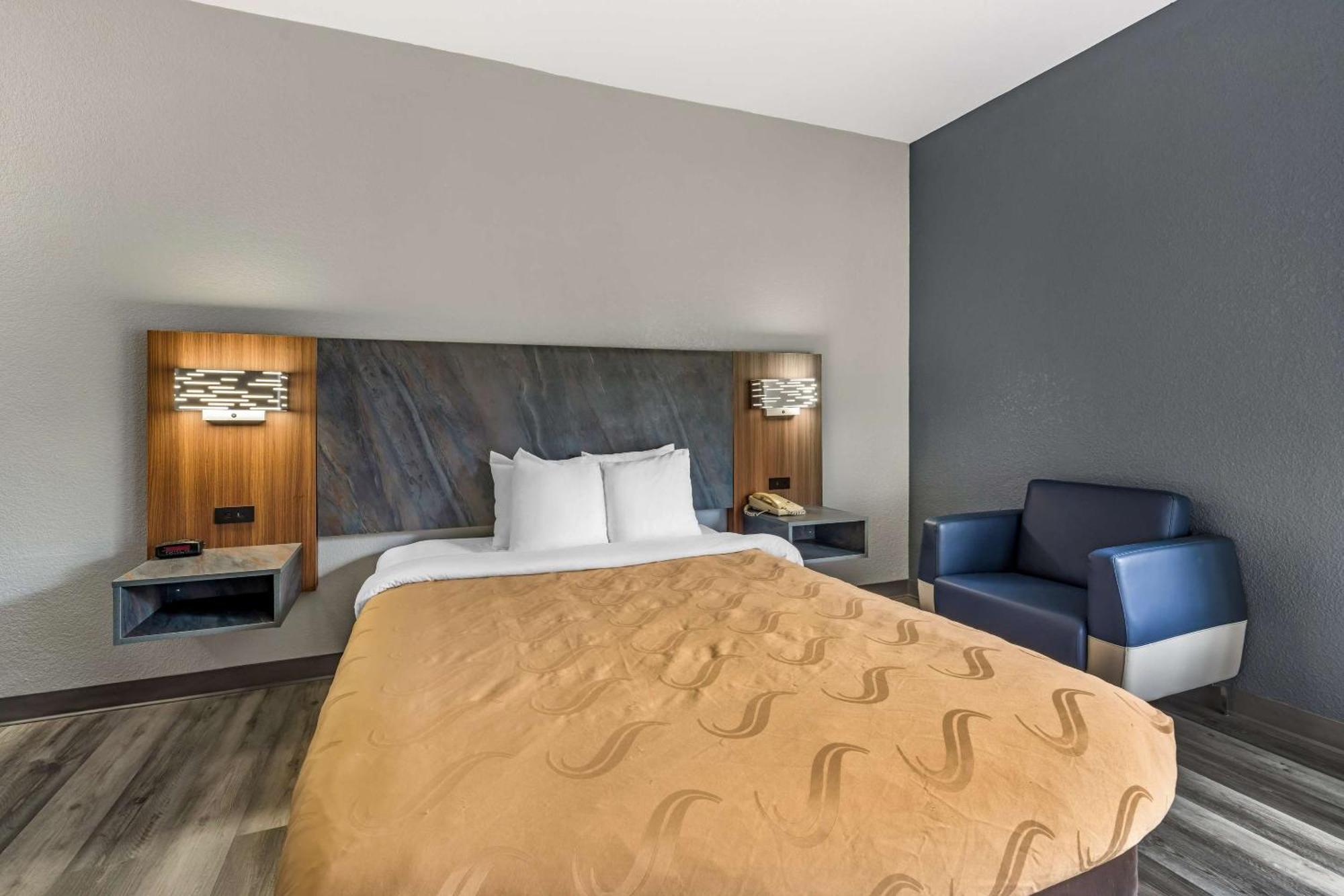 Quality Inn & Suites Manhattan Extérieur photo