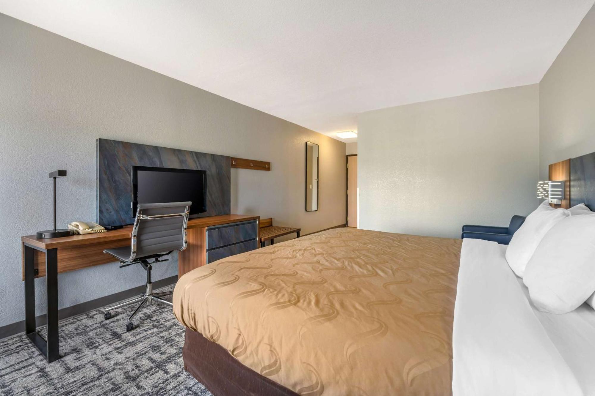Quality Inn & Suites Manhattan Extérieur photo