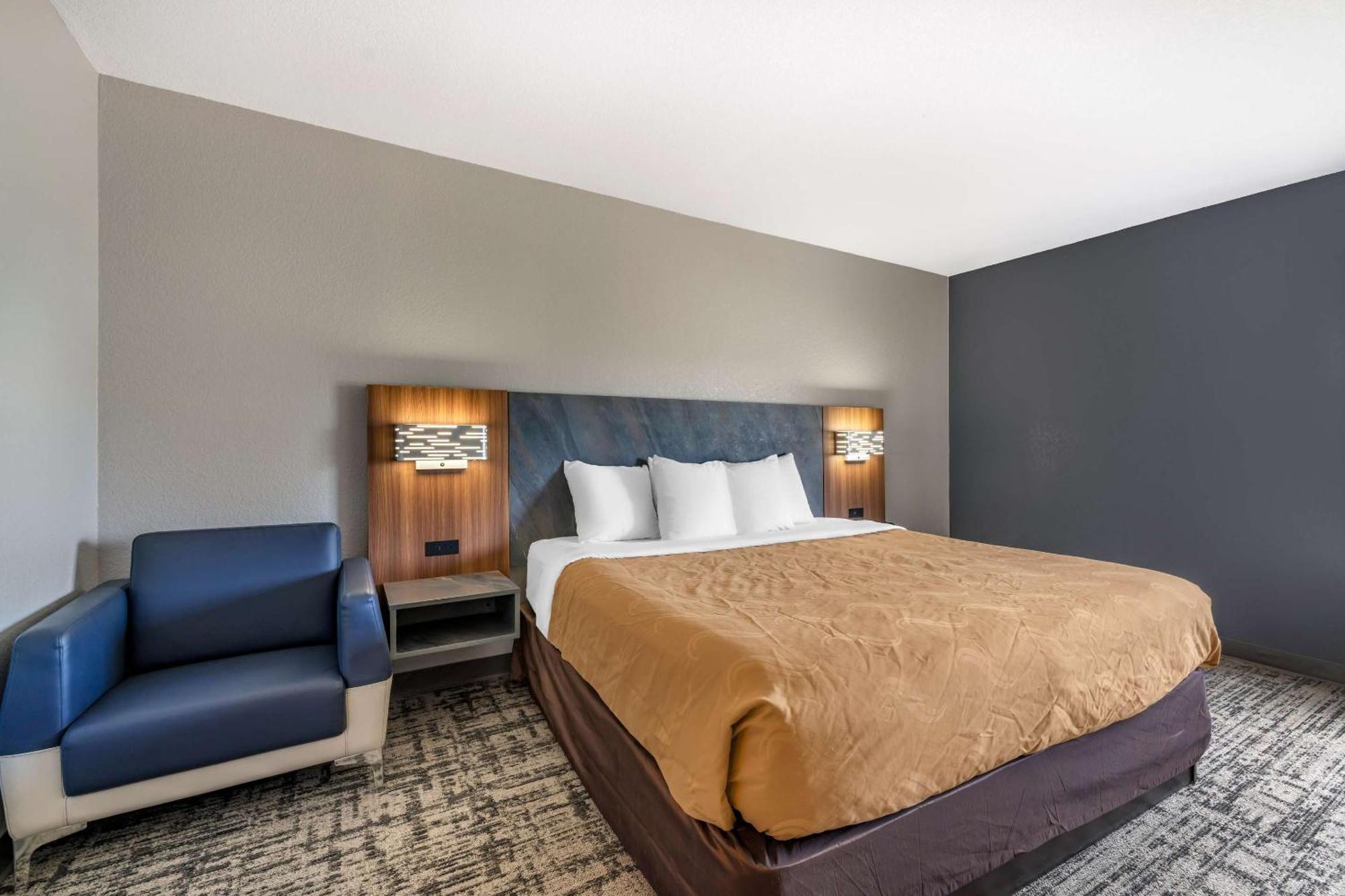 Quality Inn & Suites Manhattan Extérieur photo