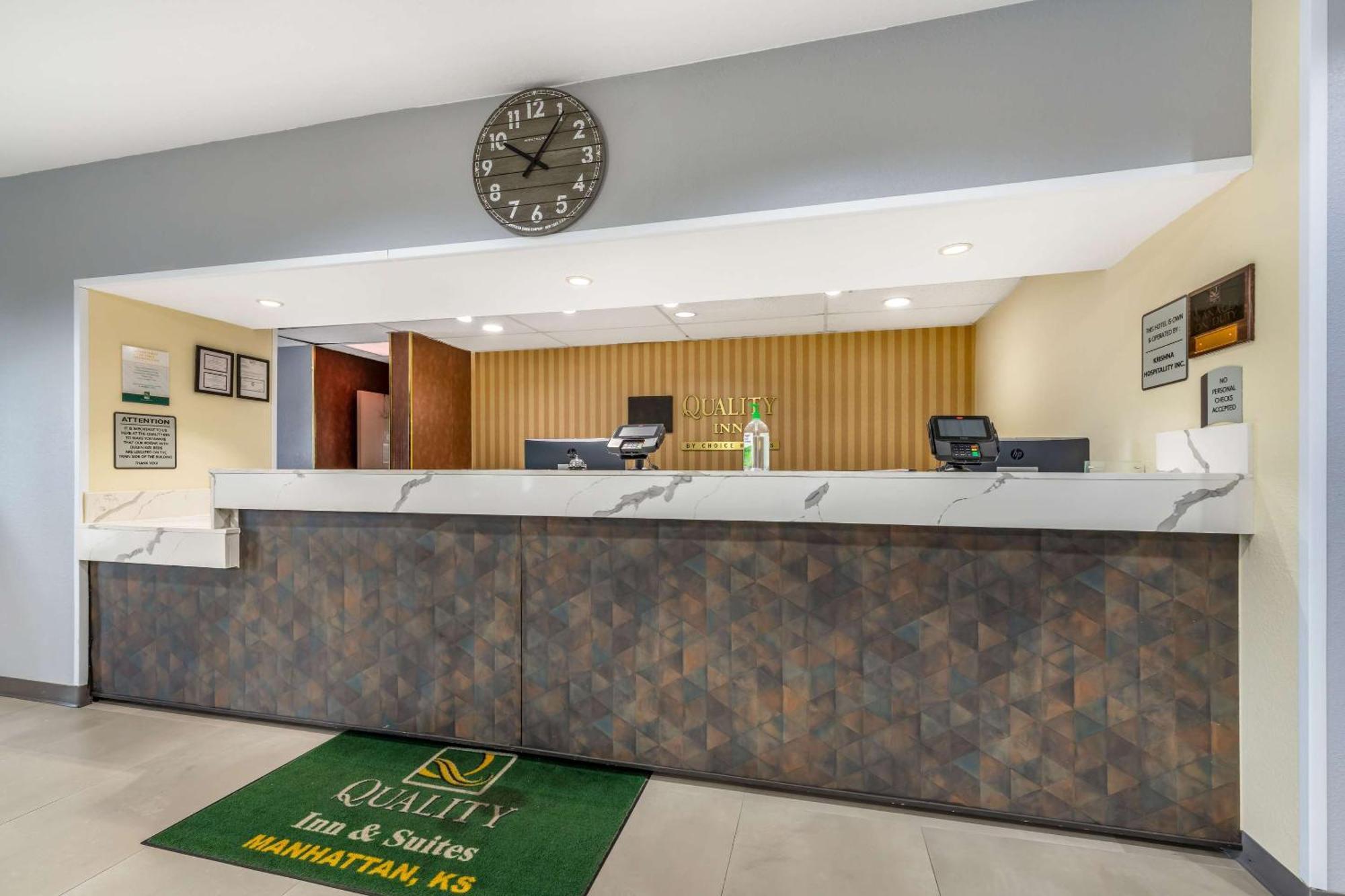 Quality Inn & Suites Manhattan Extérieur photo